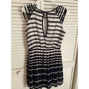 Flow Dress from Francesca’s - Small